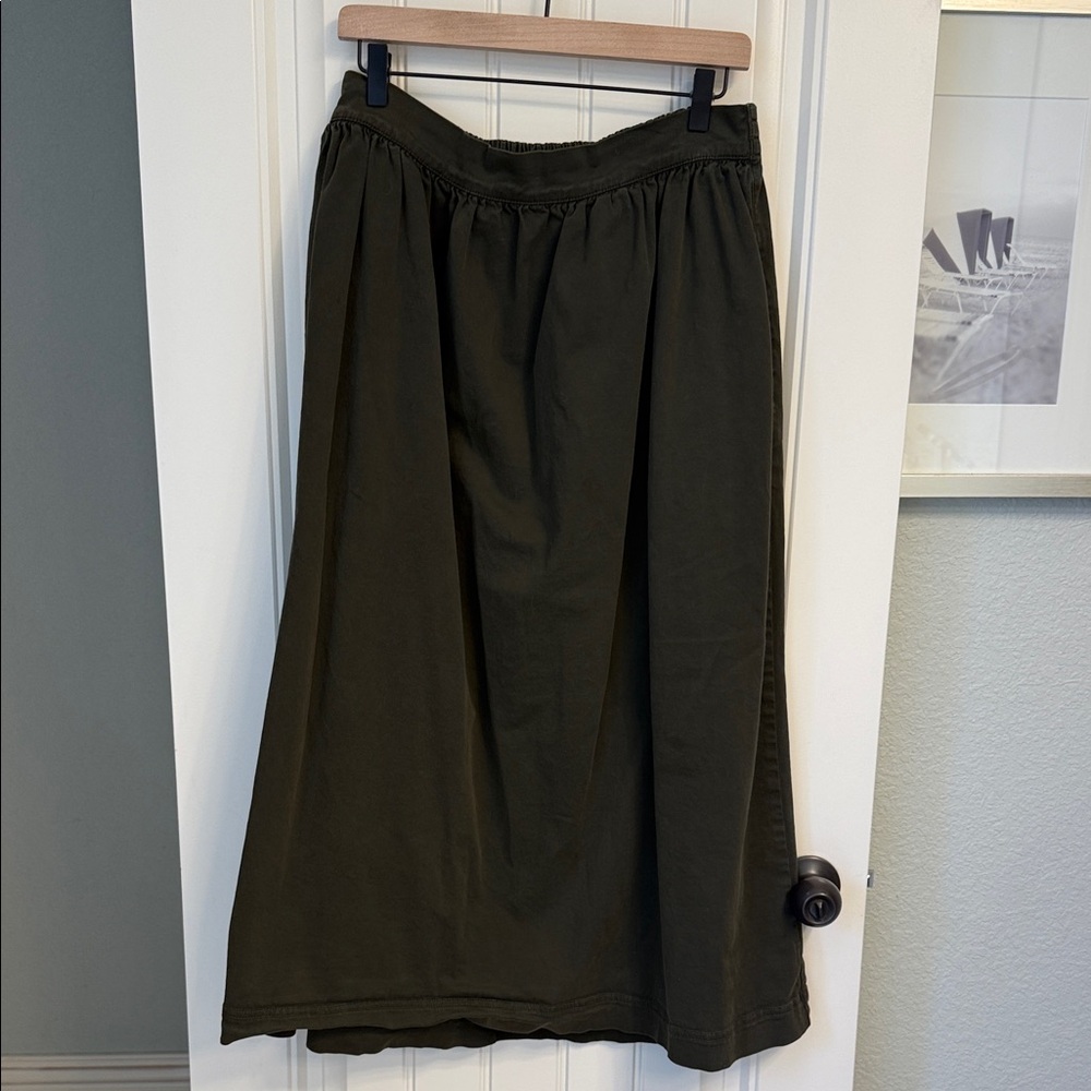 Velvet by Graham & Spencer Dark Green A-Line Skirt. Size large